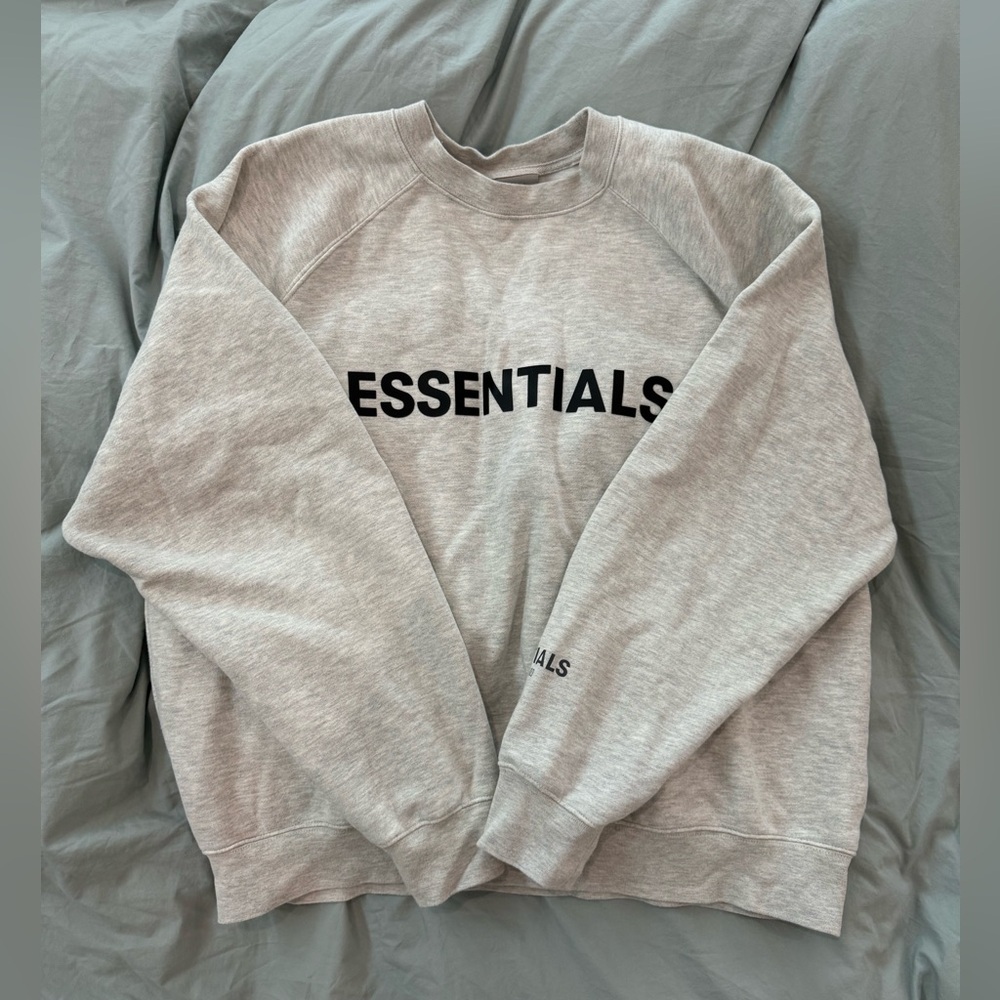 Essentials Fear of God Crewneck in Heather Grey